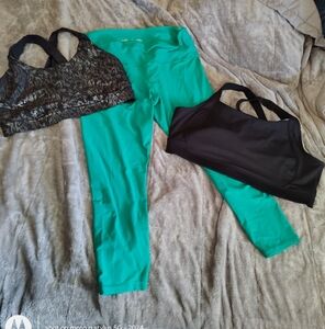 Old Navy Black and Green Women's Sports Bra and Leggings Set
